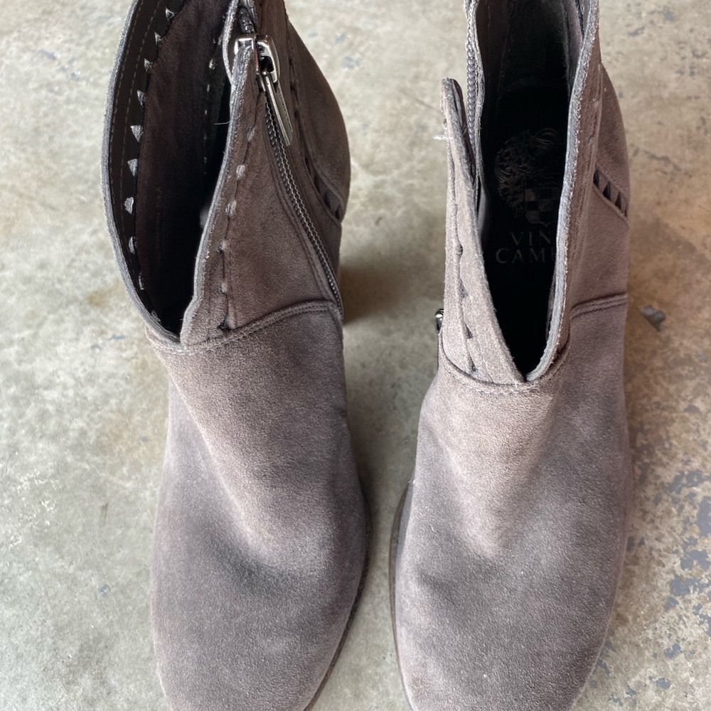 🔥FINAL SALE $7🔥Vince Camuto Gray Heeled Boots with Suede Finish - Picture 3 of 3